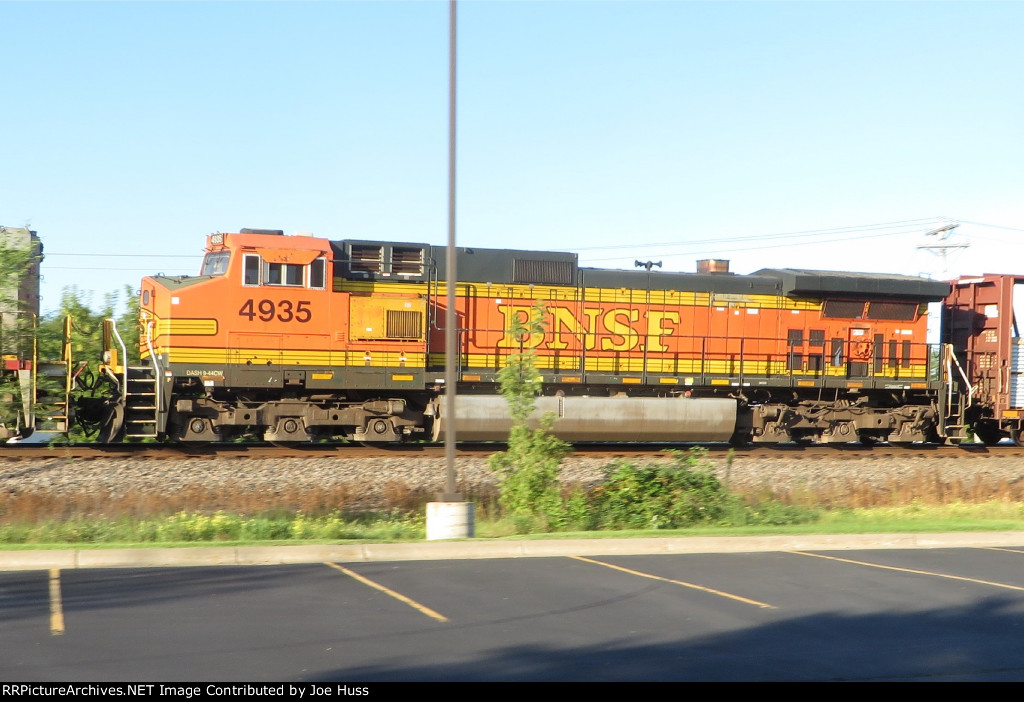 BNSF 4935